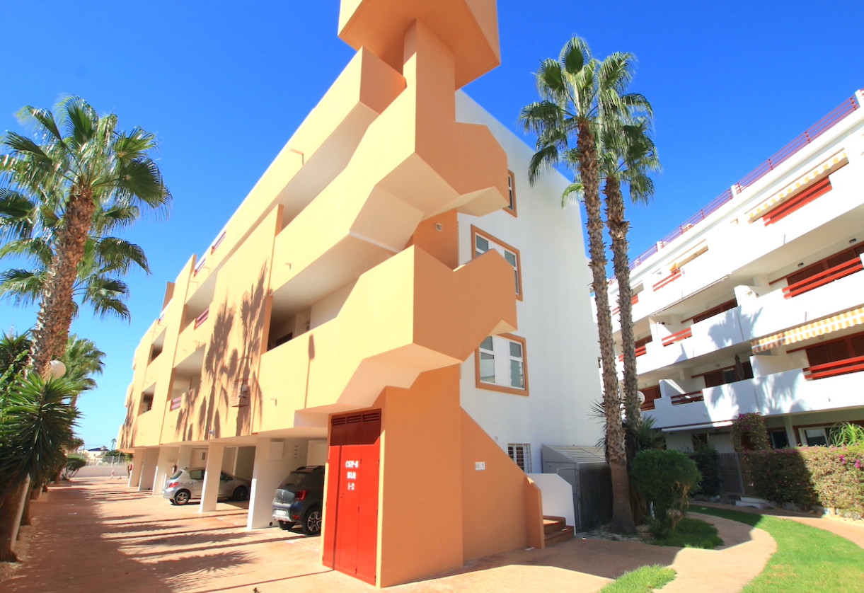 Resale · Apartment · Playa Flamenca