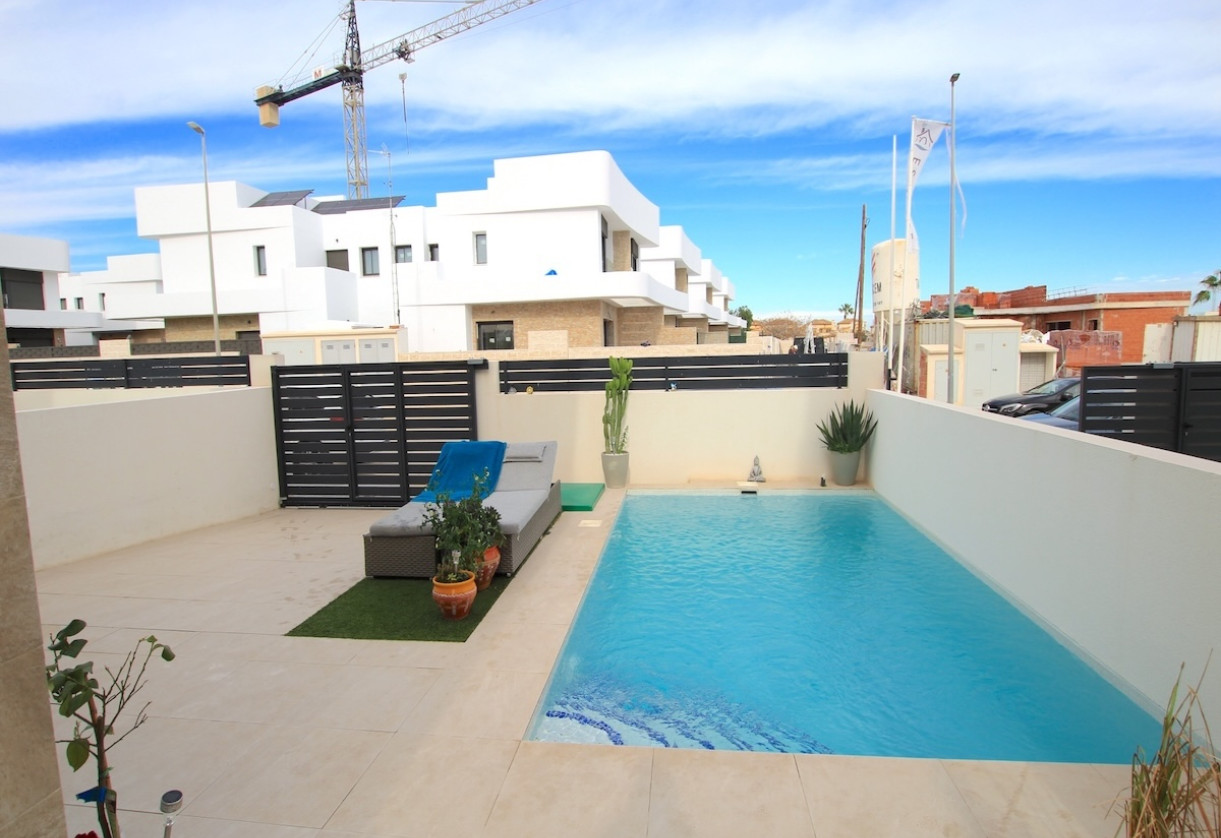 Sale · Villa · Los Montesinos - La Herrada