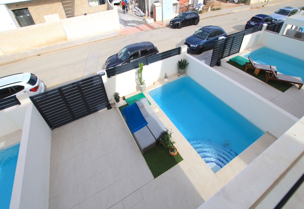 Sale · Villa · Los Montesinos - La Herrada