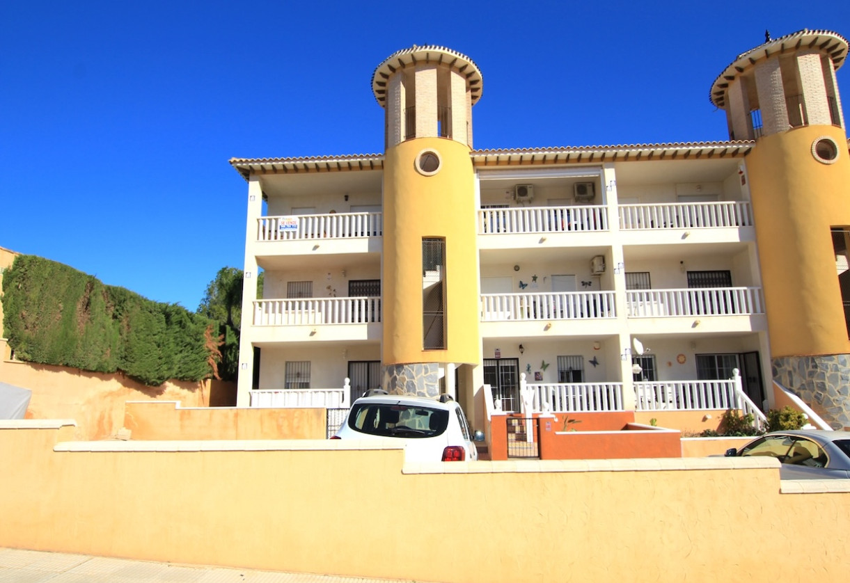 Resale · Apartment · Cabo Roig