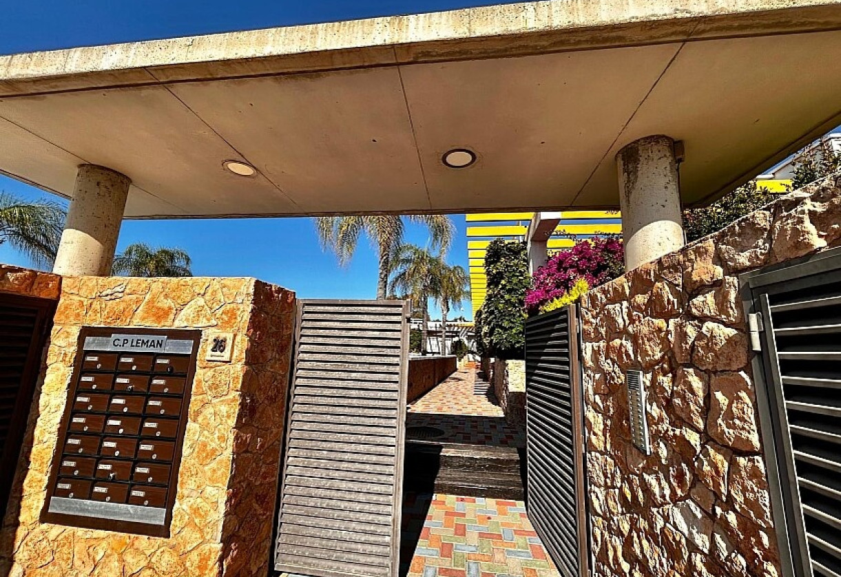 Reventa · Semidetached villa · Mil Palmeras