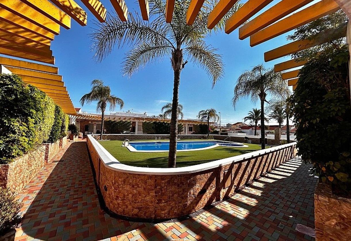 Reventa · Semidetached villa · Mil Palmeras