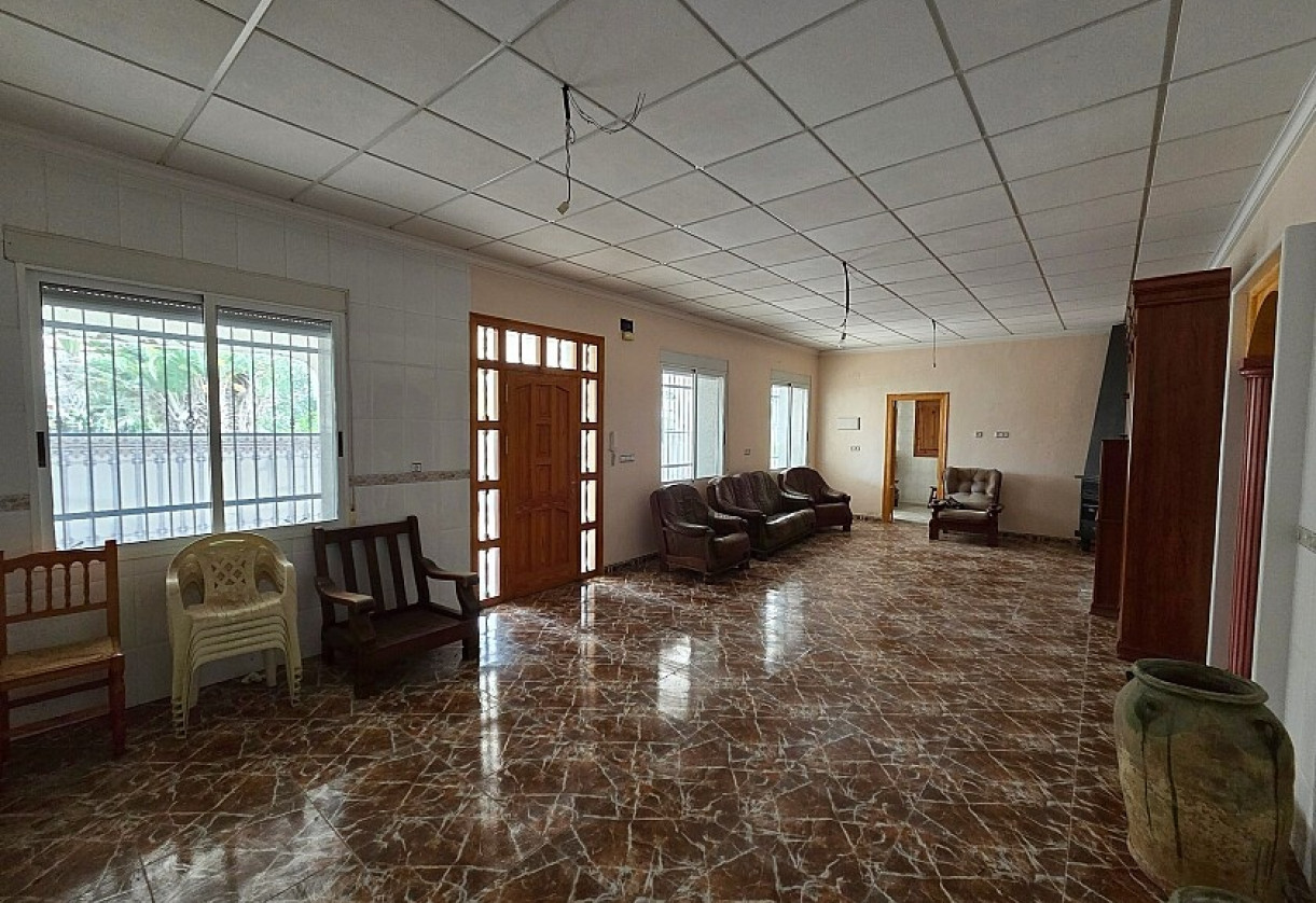 Resale · Country house · Catral