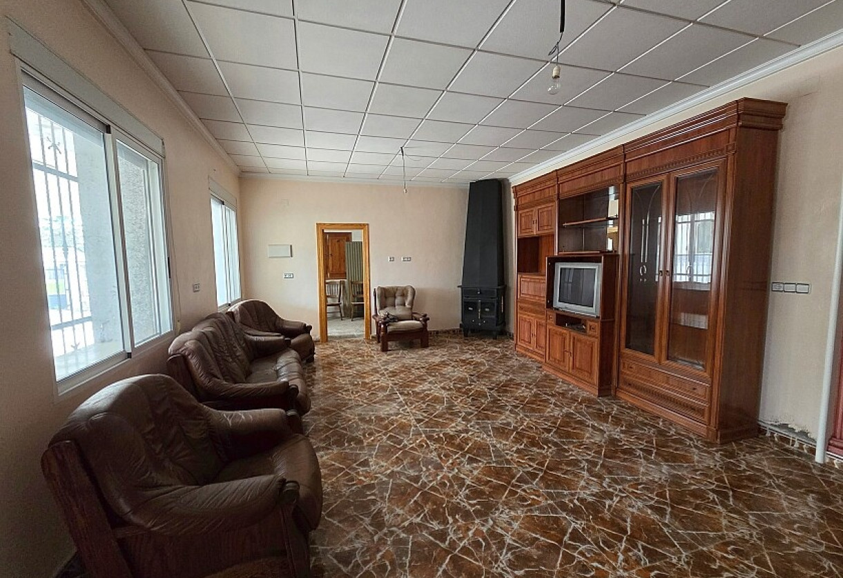 Resale · Country house · Catral