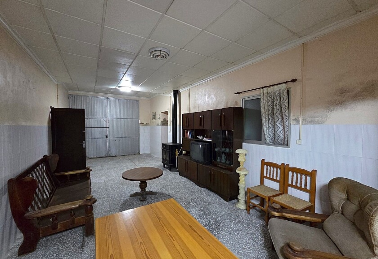 Resale · Country house · Catral