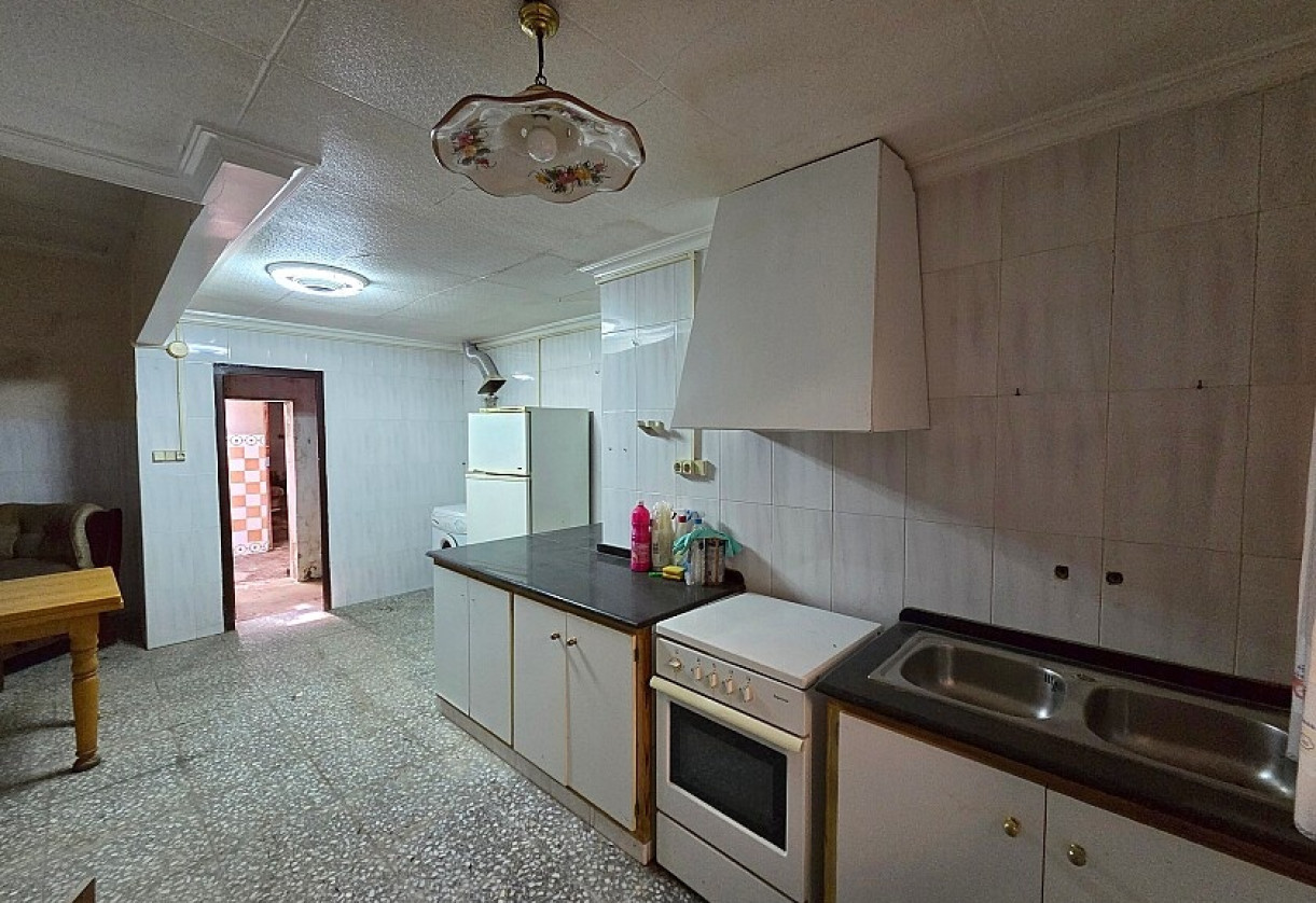 Resale · Country house · Catral