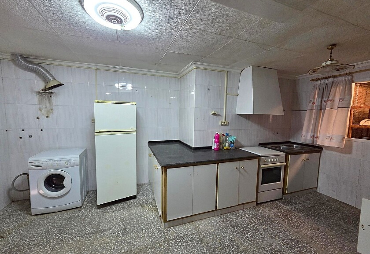 Resale · Country house · Catral