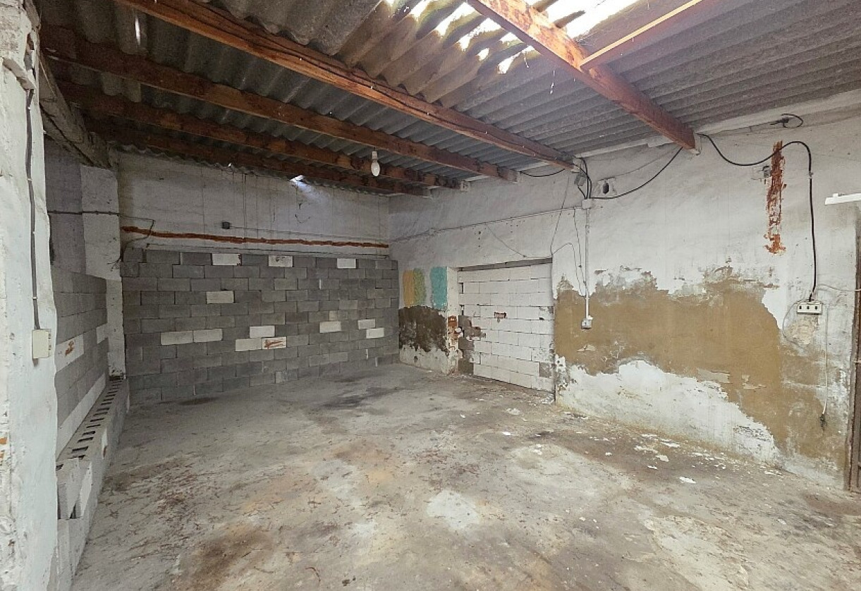 Resale · Country house · Catral