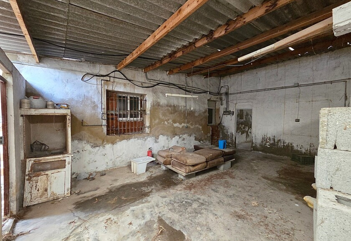 Resale · Country house · Catral