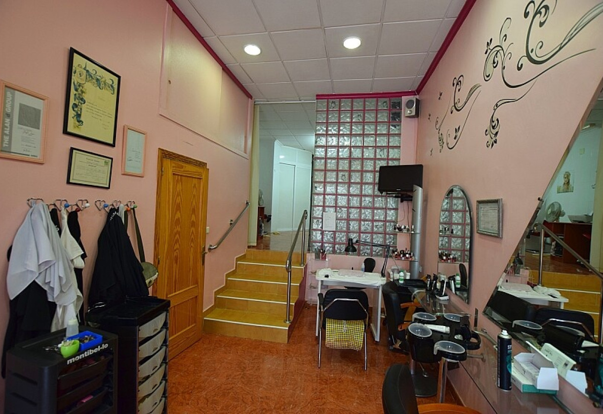 Resale · Commercial · Torrevieja · Paseo de Torrevieja