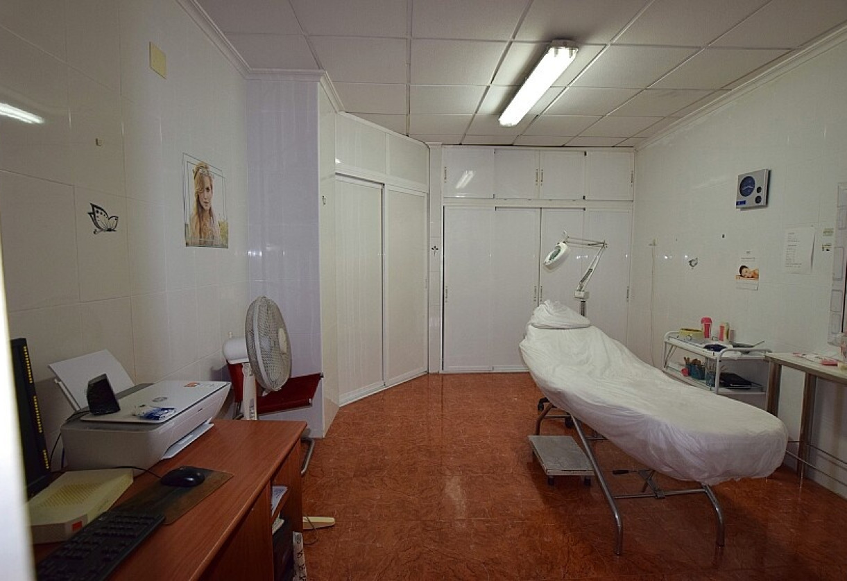 Resale · Commercial · Torrevieja · Paseo de Torrevieja