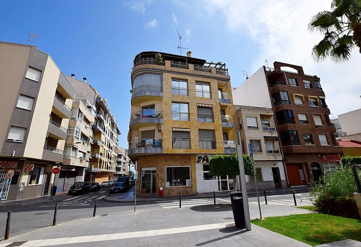 Resale · Commercial · Torrevieja · Paseo de Torrevieja