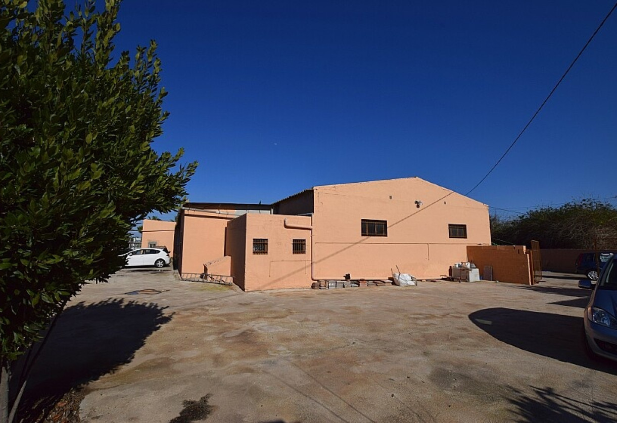 Sale · Country house · Los Montesinos