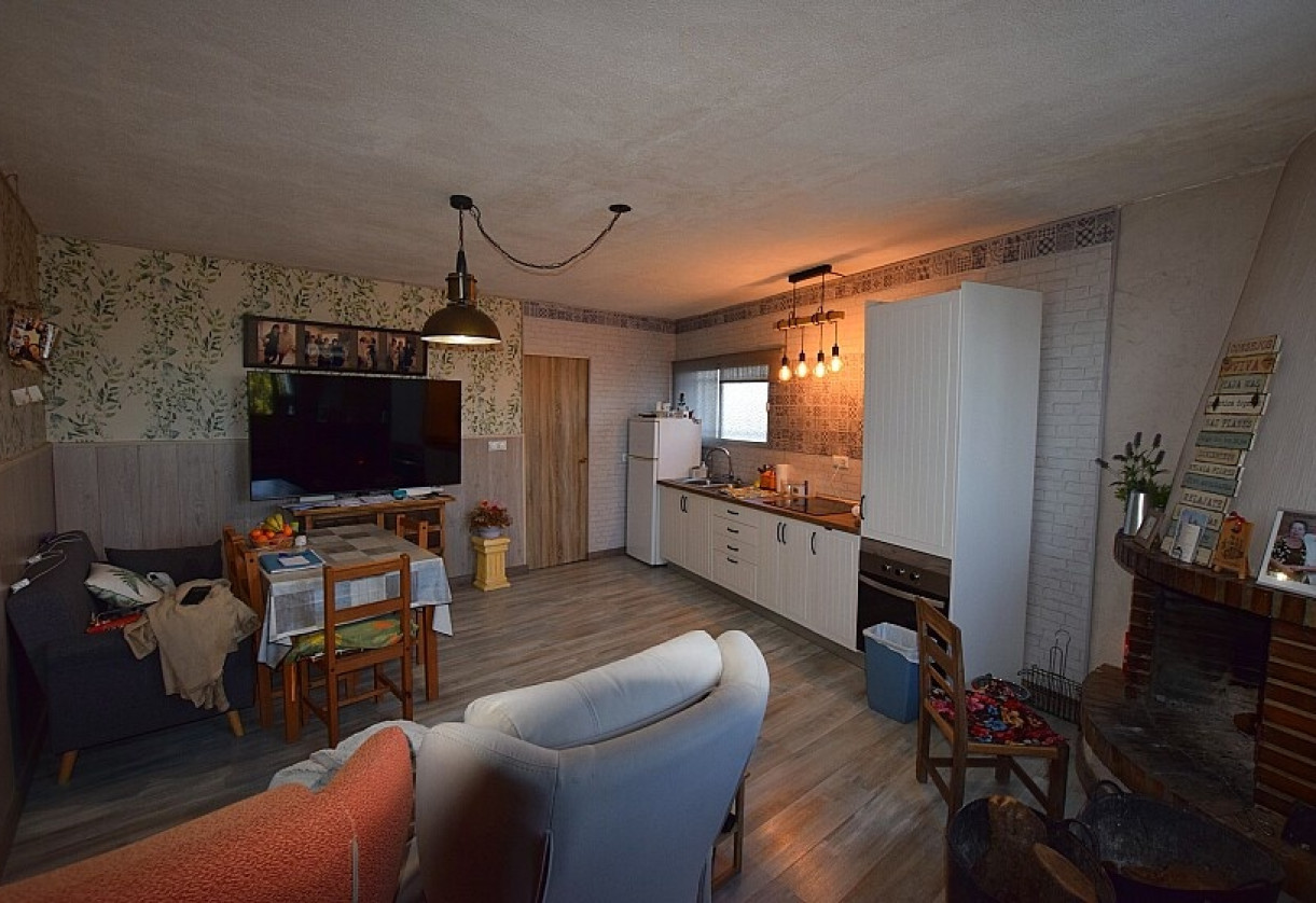 Sale · Country house · Los Montesinos