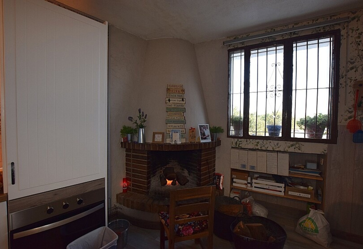 Sale · Country house · Los Montesinos