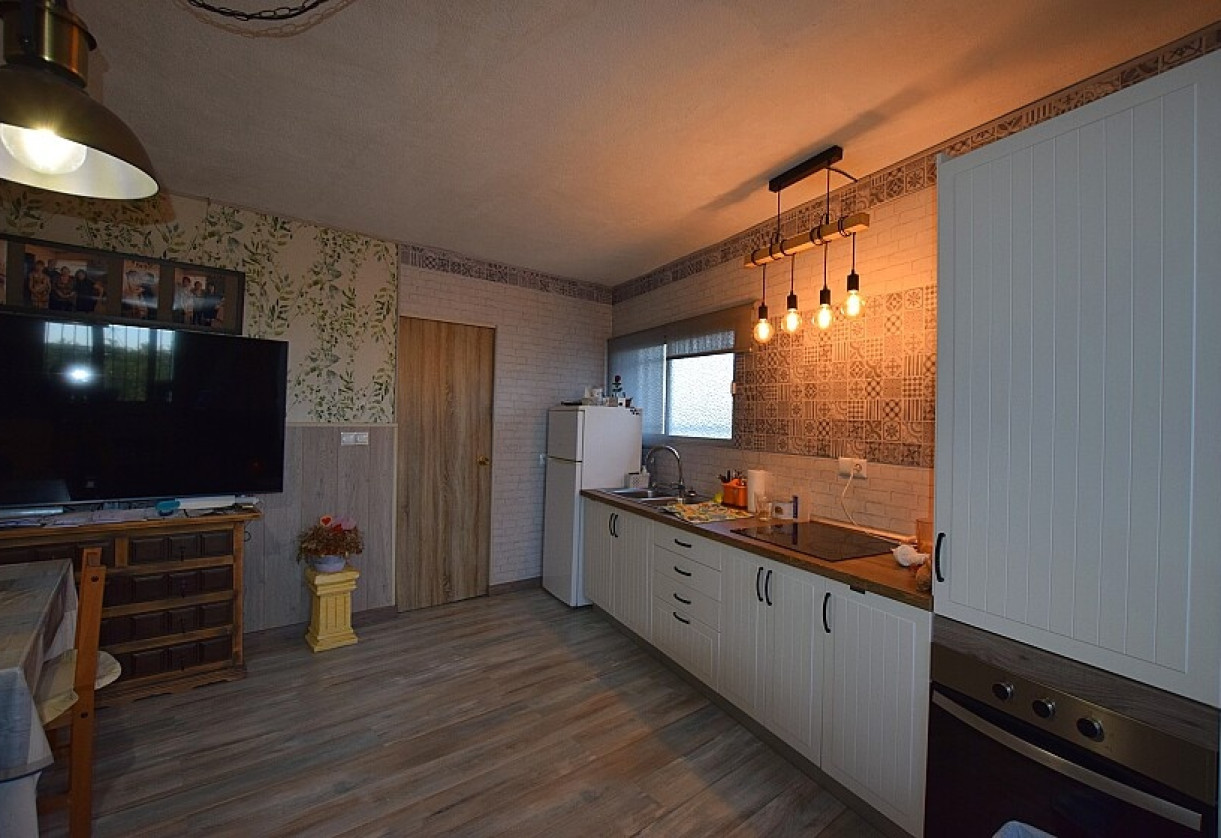 Sale · Country house · Los Montesinos