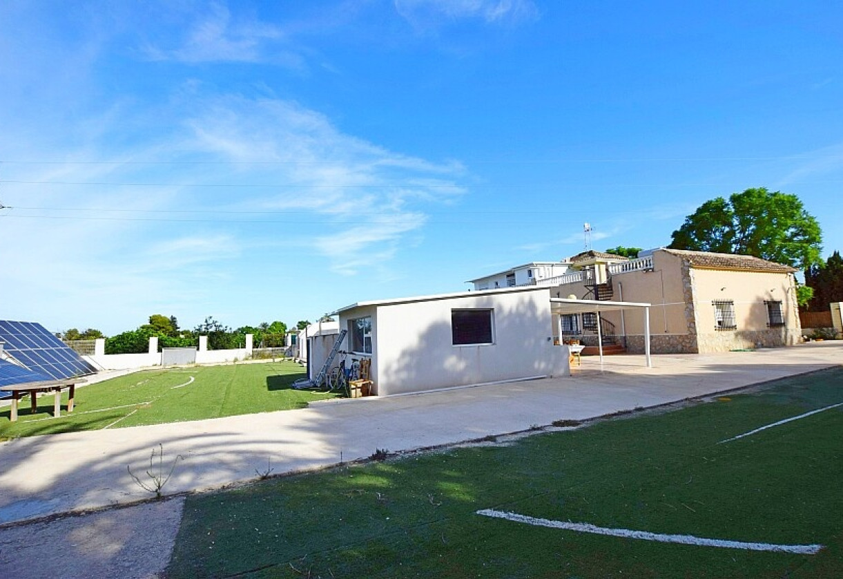 Sale · Country house · Rojales