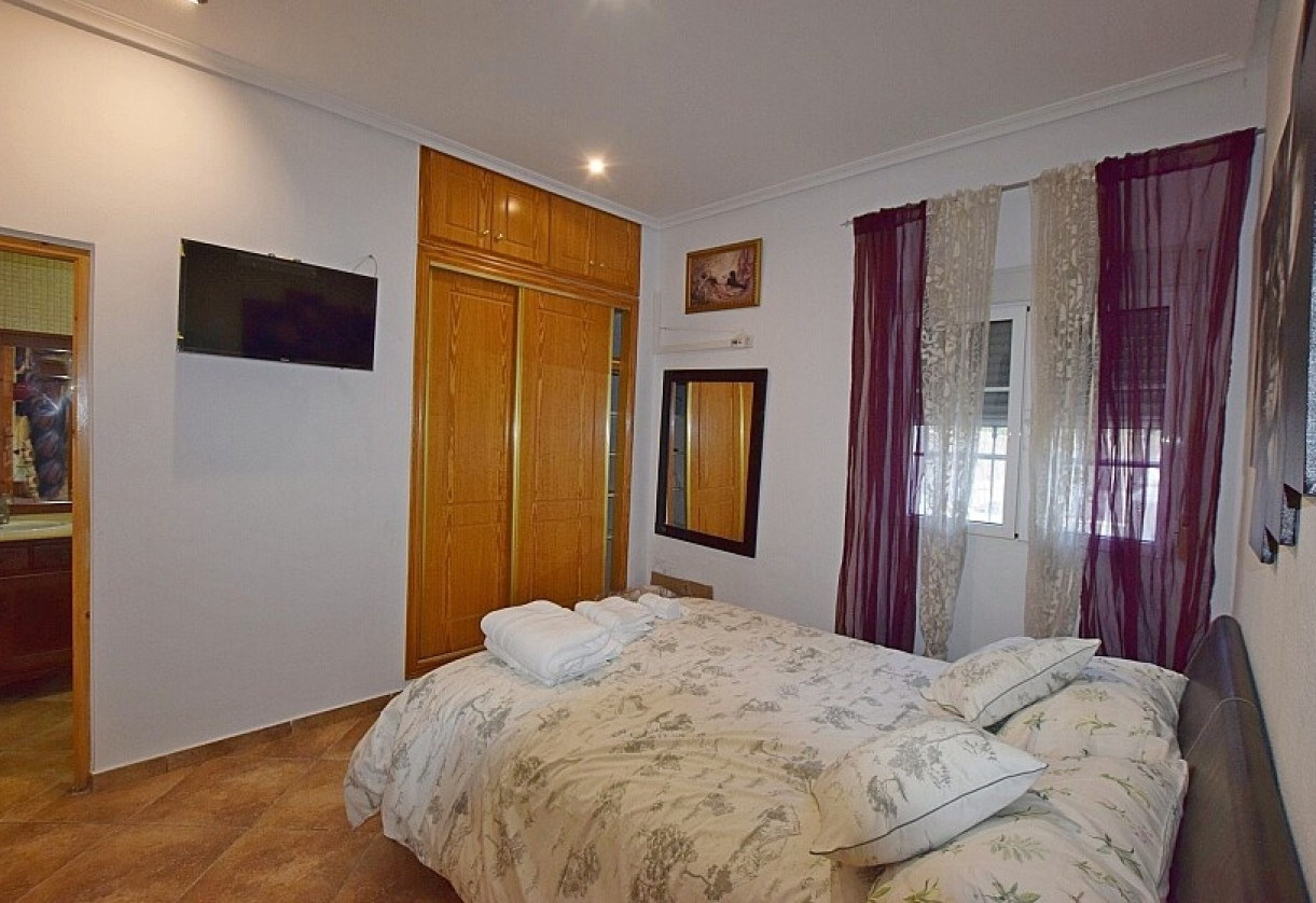 Sale · Country house · Rojales