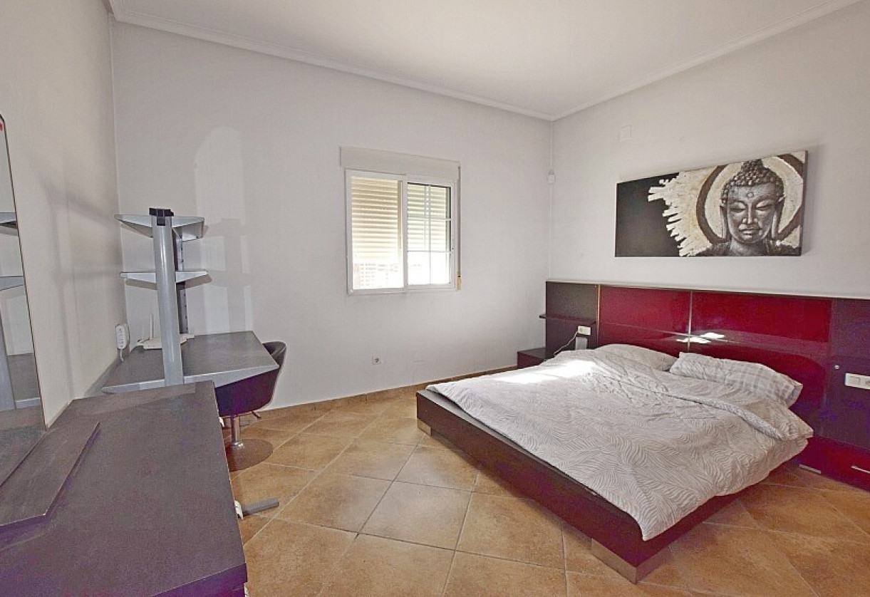 Sale · Country house · Rojales