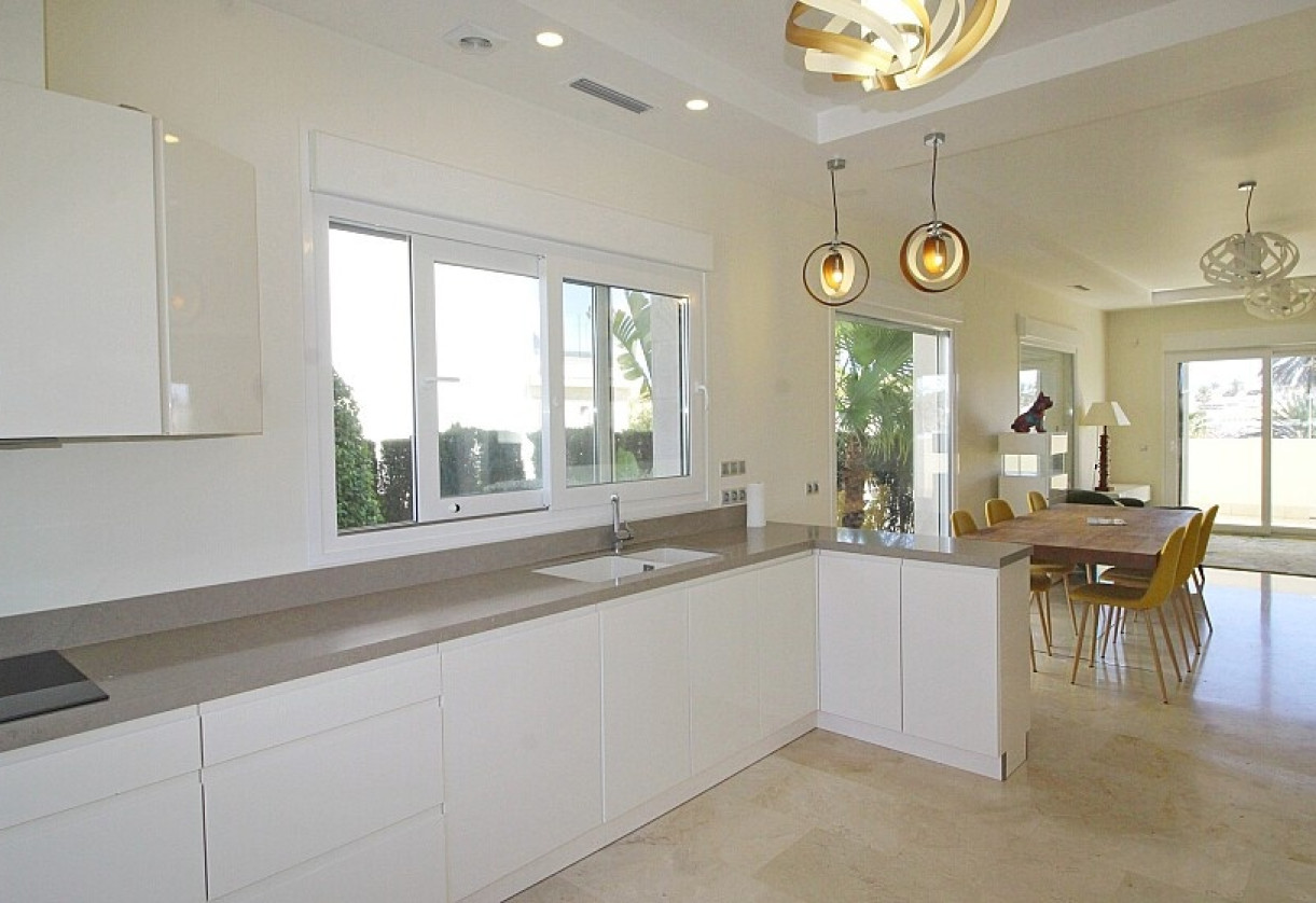 Sale · Villa · Orihuela Costa · La Zenia