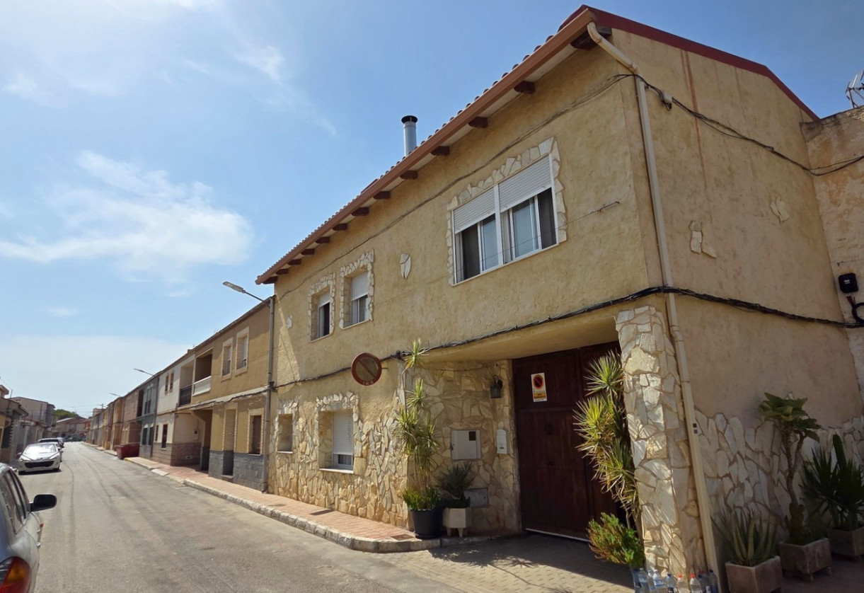 Resale · Townhouse · San Isidro