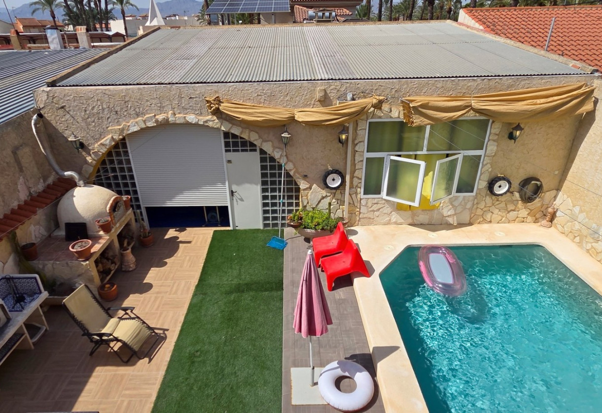 Resale · Townhouse · San Isidro