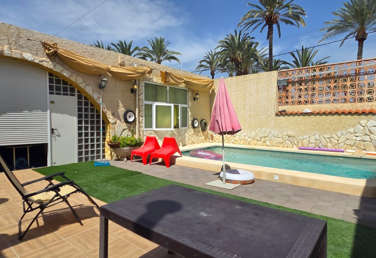 Resale · Townhouse · San Isidro