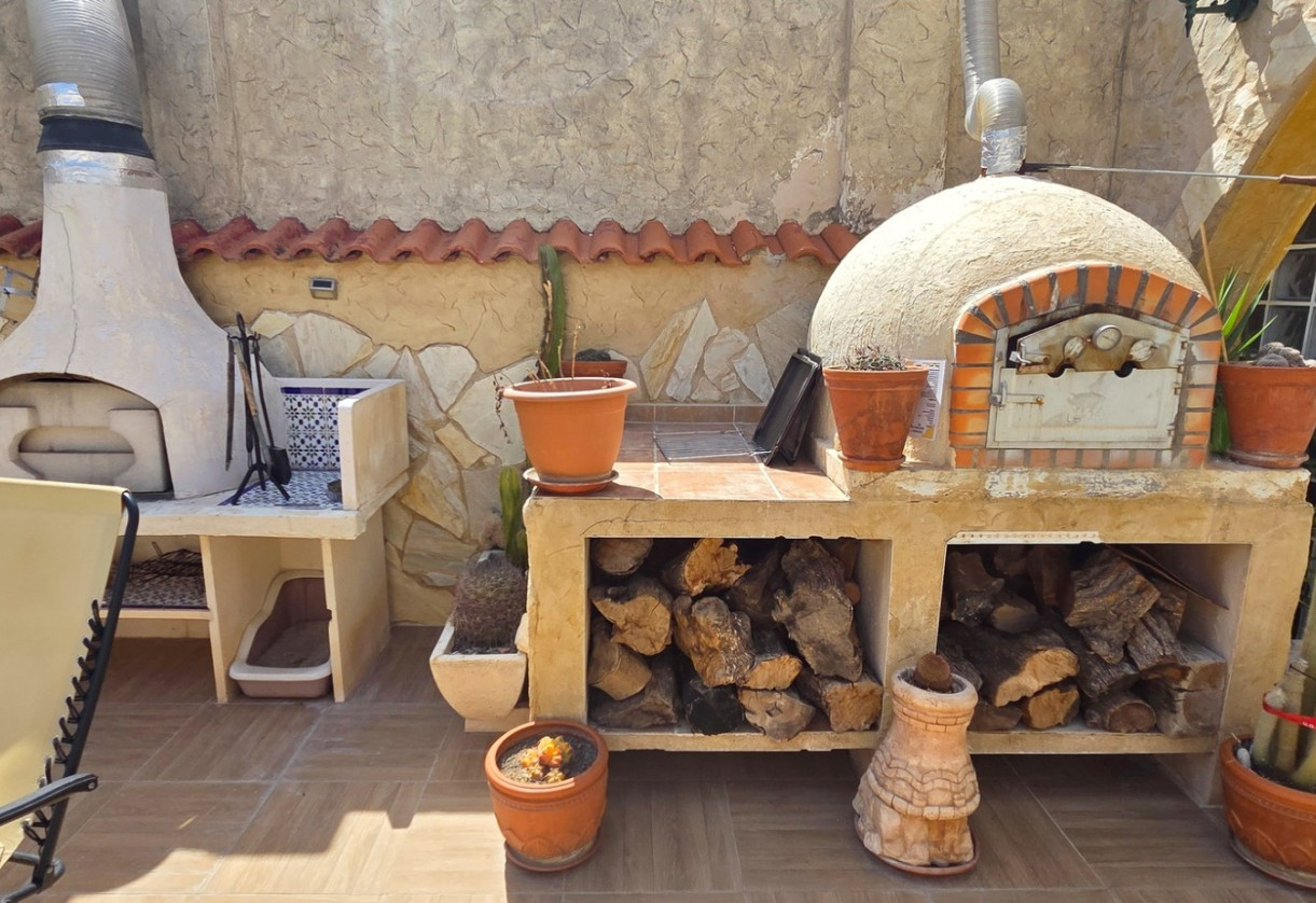 Resale · Townhouse · San Isidro