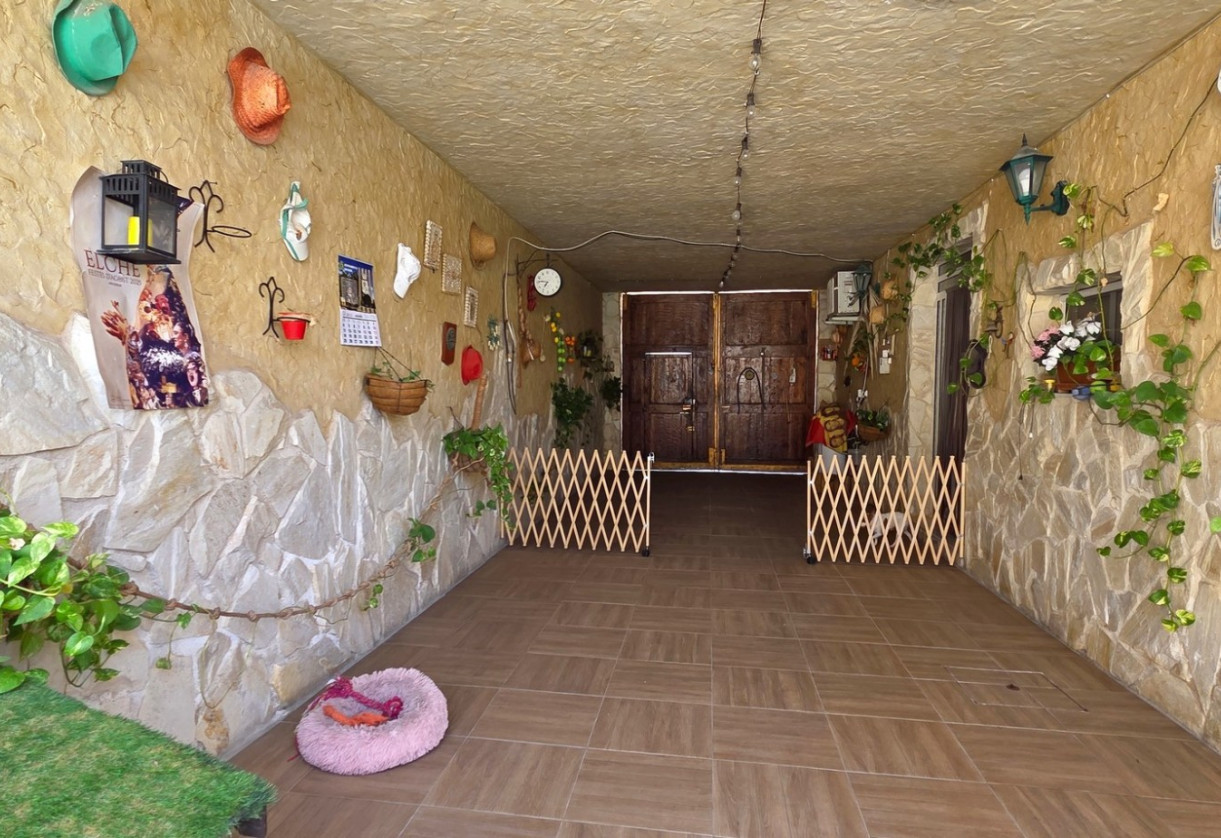 Resale · Townhouse · San Isidro