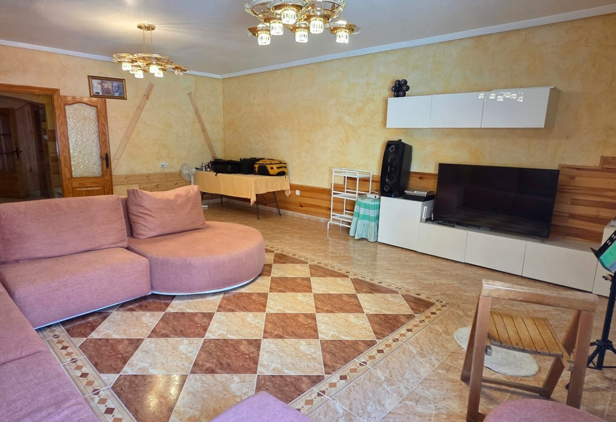 Resale · Townhouse · San Isidro