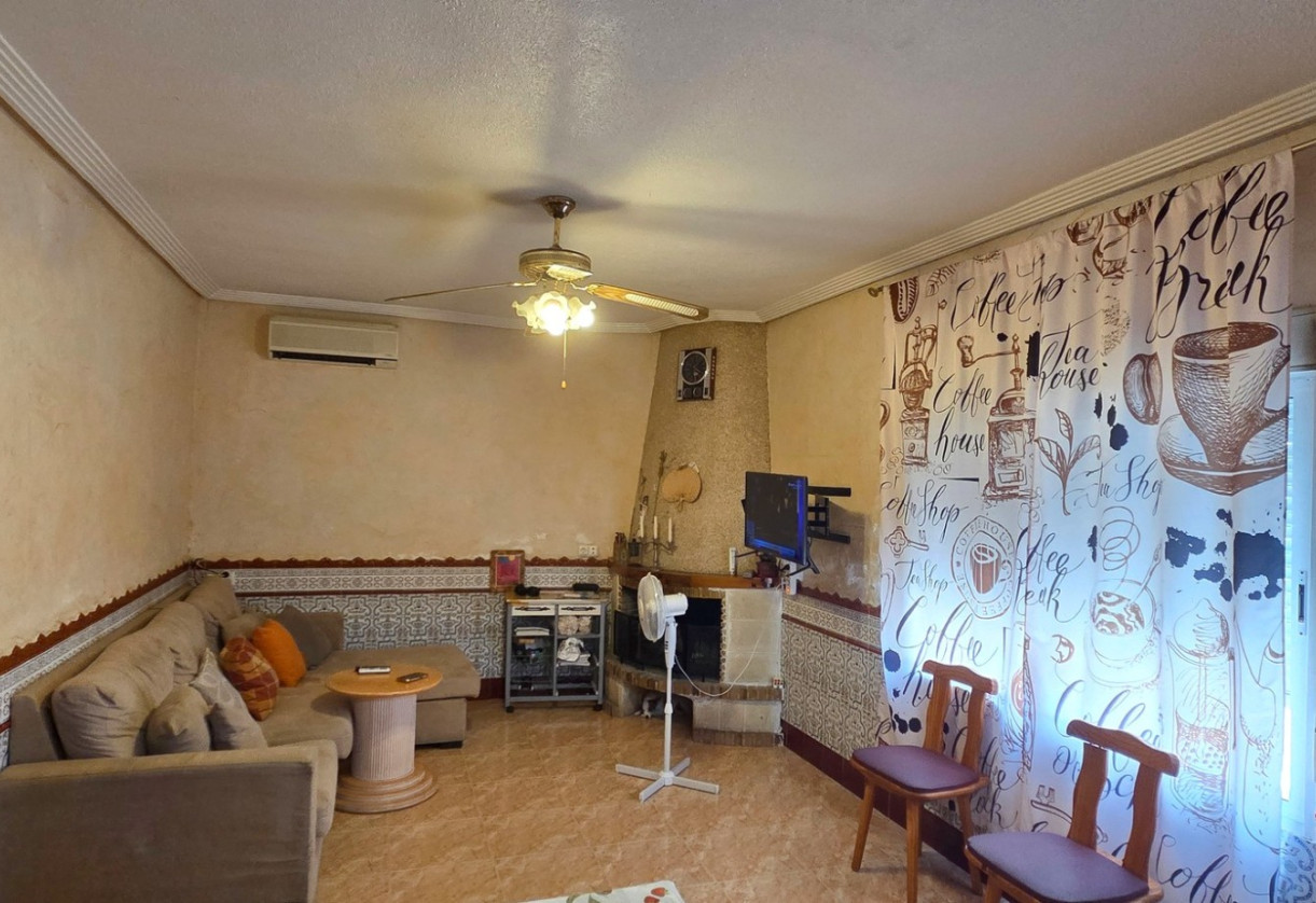 Resale · Townhouse · San Isidro