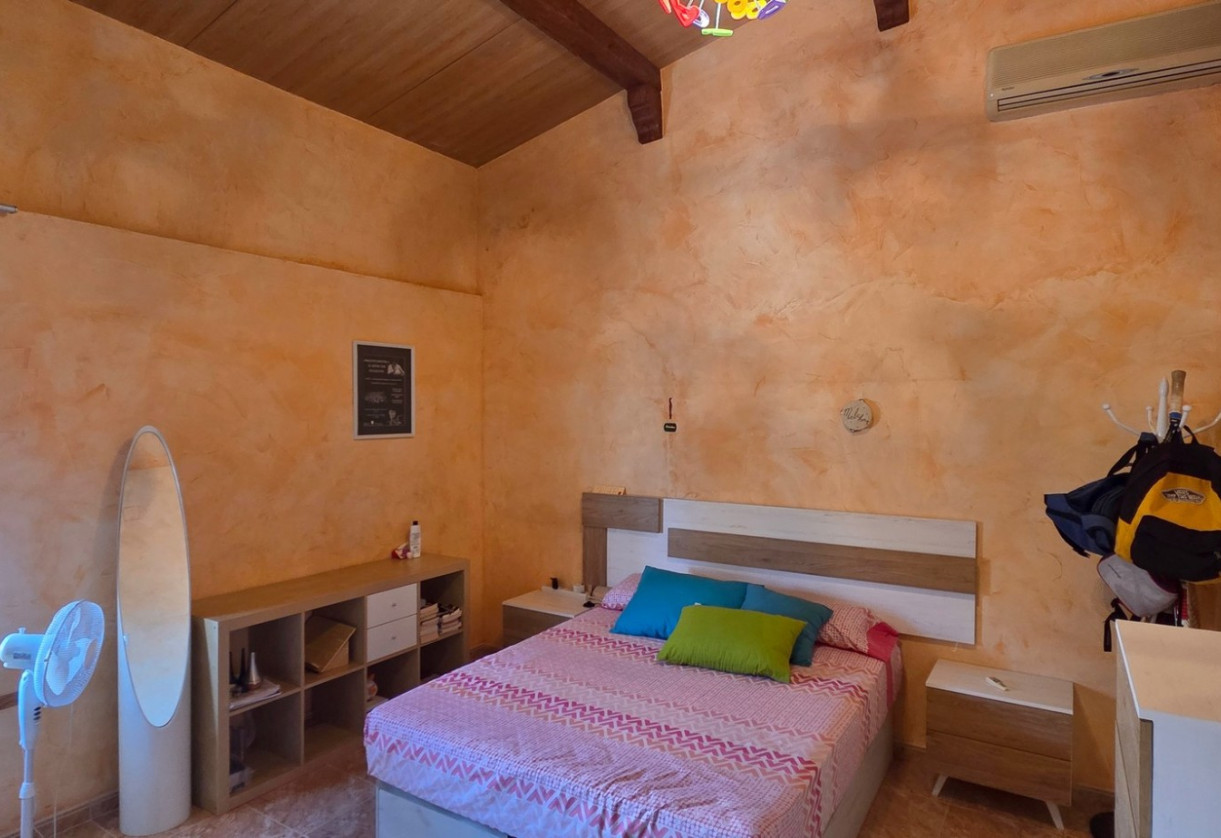 Resale · Townhouse · San Isidro