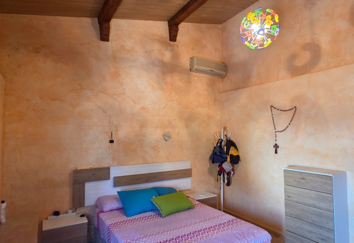 Resale · Townhouse · San Isidro