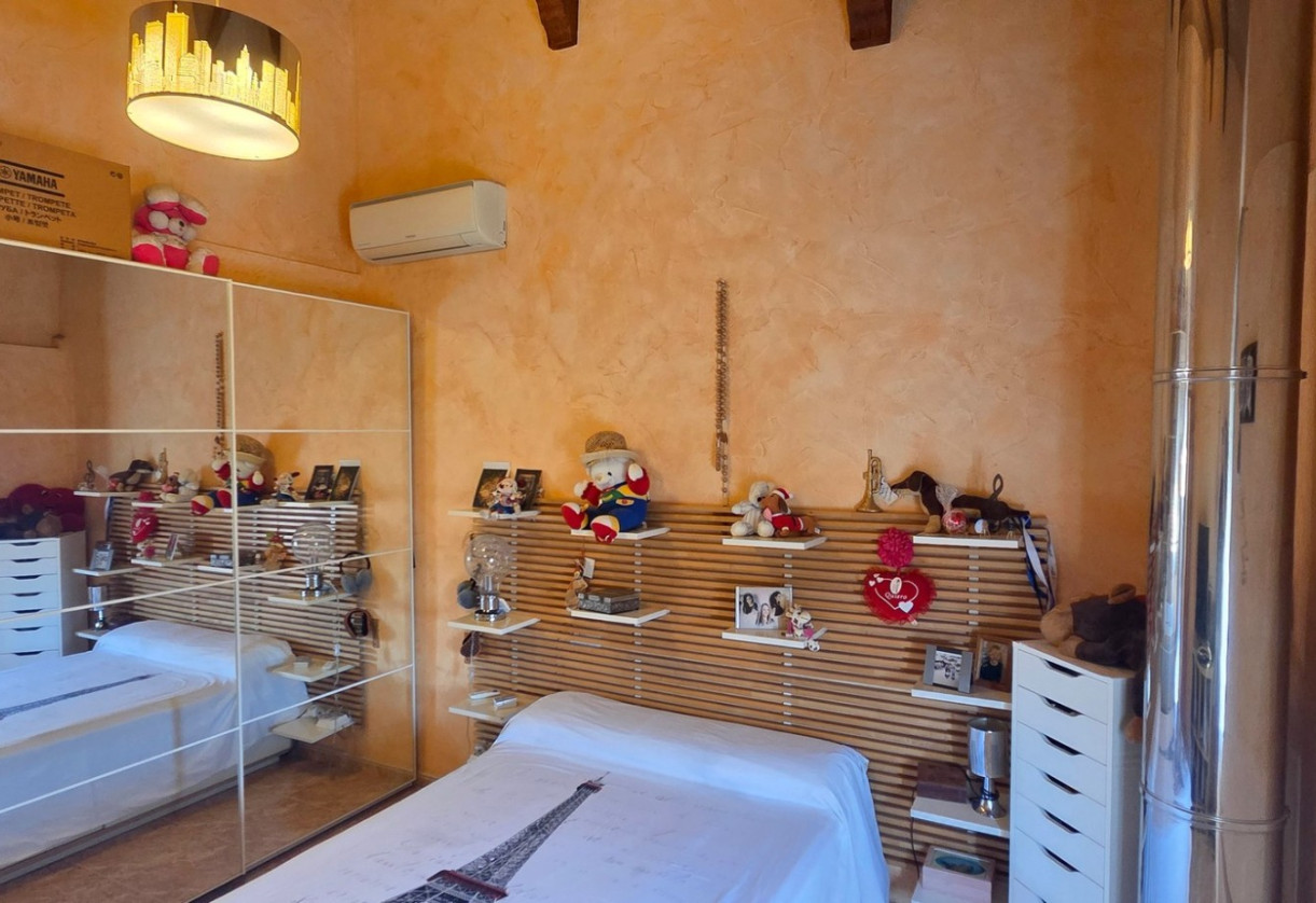 Resale · Townhouse · San Isidro