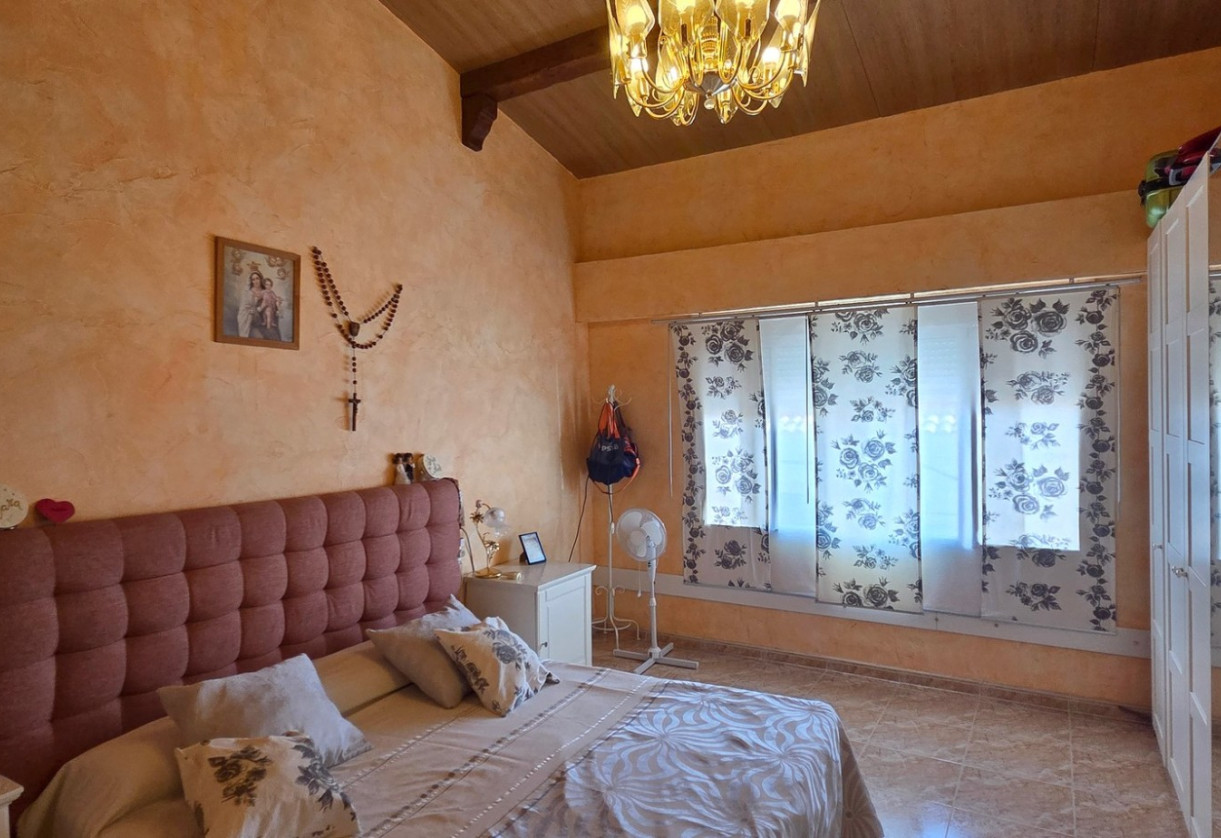 Resale · Townhouse · San Isidro