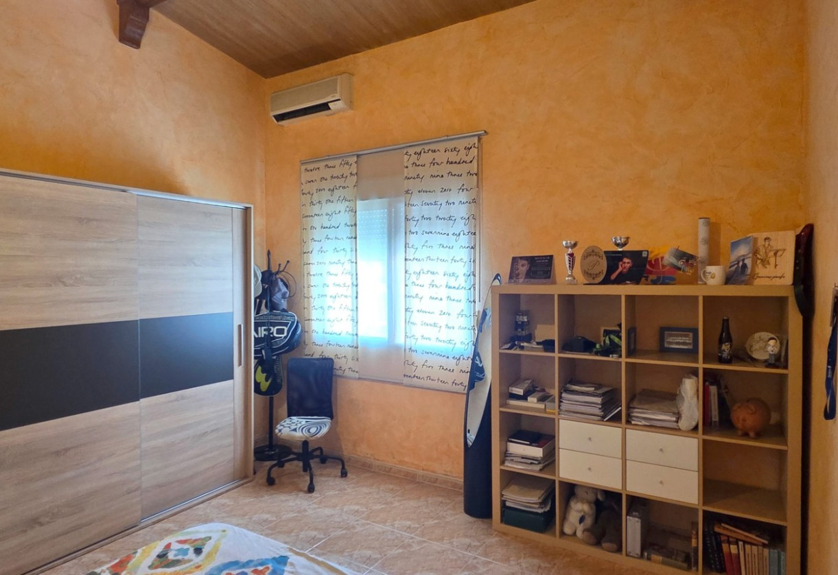 Resale · Townhouse · San Isidro