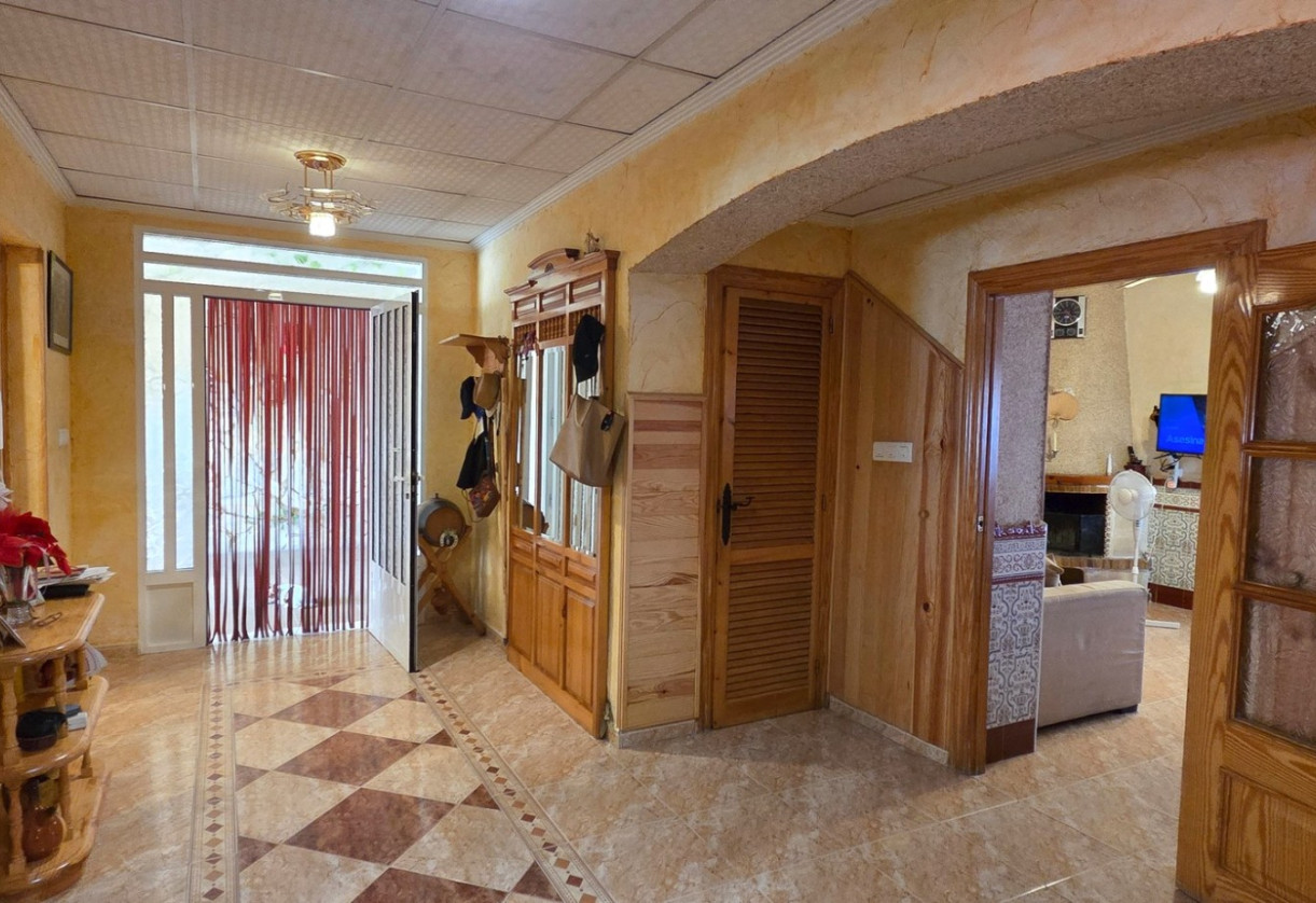 Resale · Townhouse · San Isidro