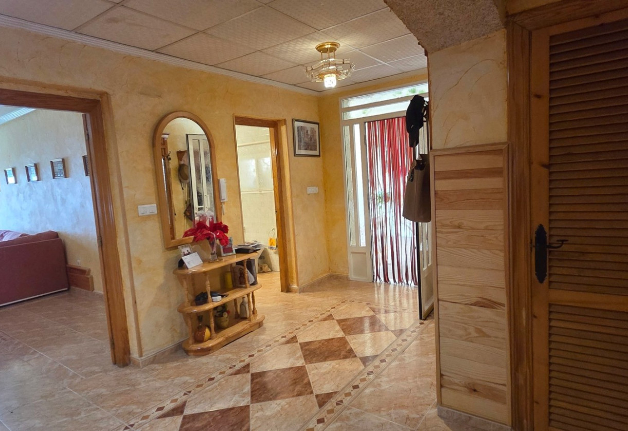 Resale · Townhouse · San Isidro