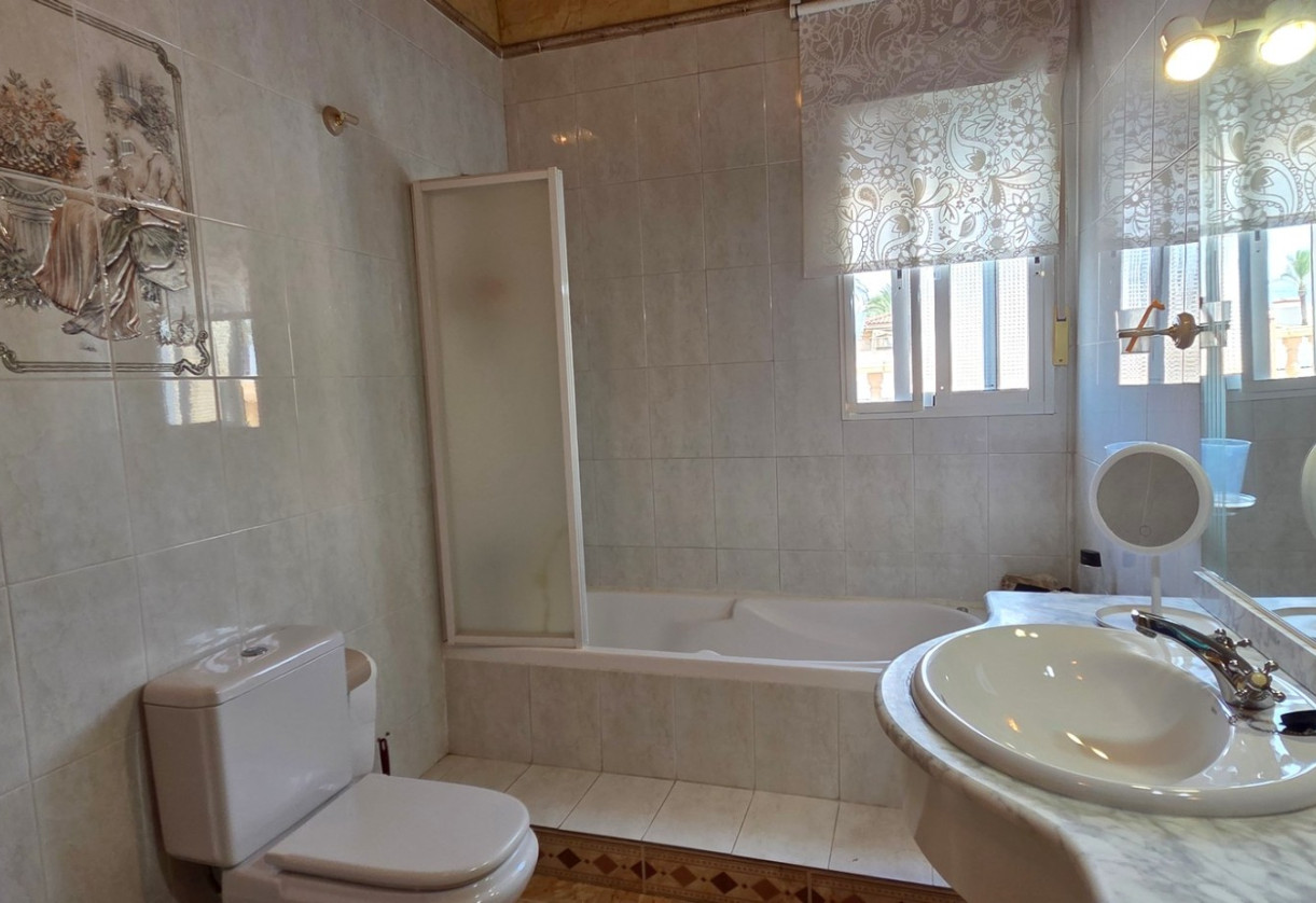 Resale · Townhouse · San Isidro