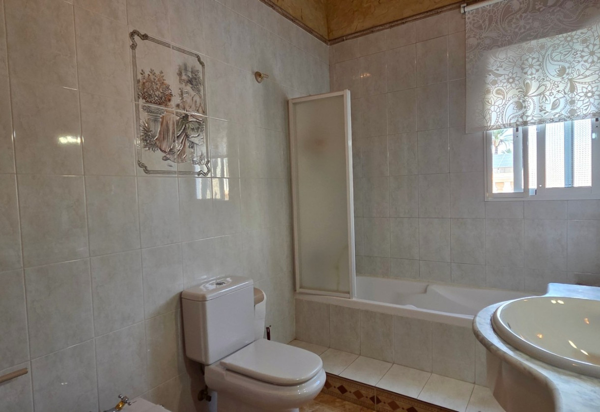 Resale · Townhouse · San Isidro