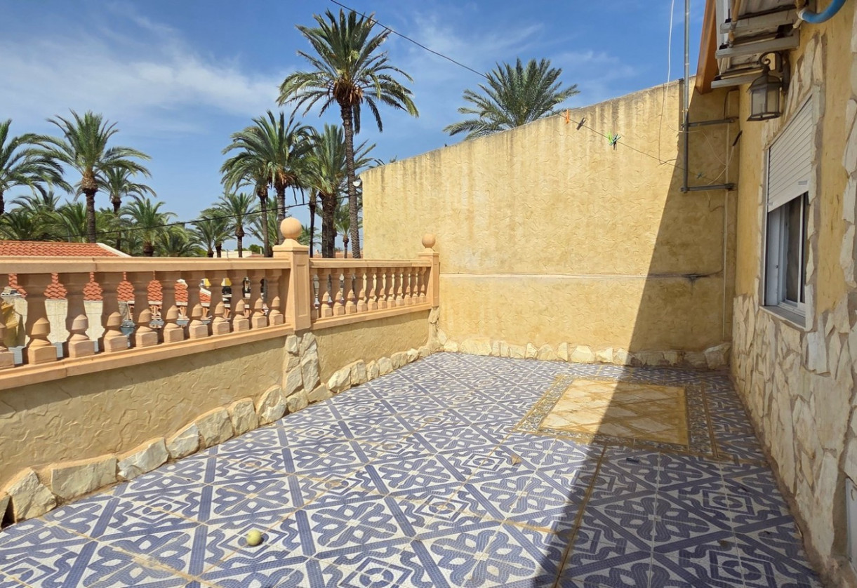 Resale · Townhouse · San Isidro