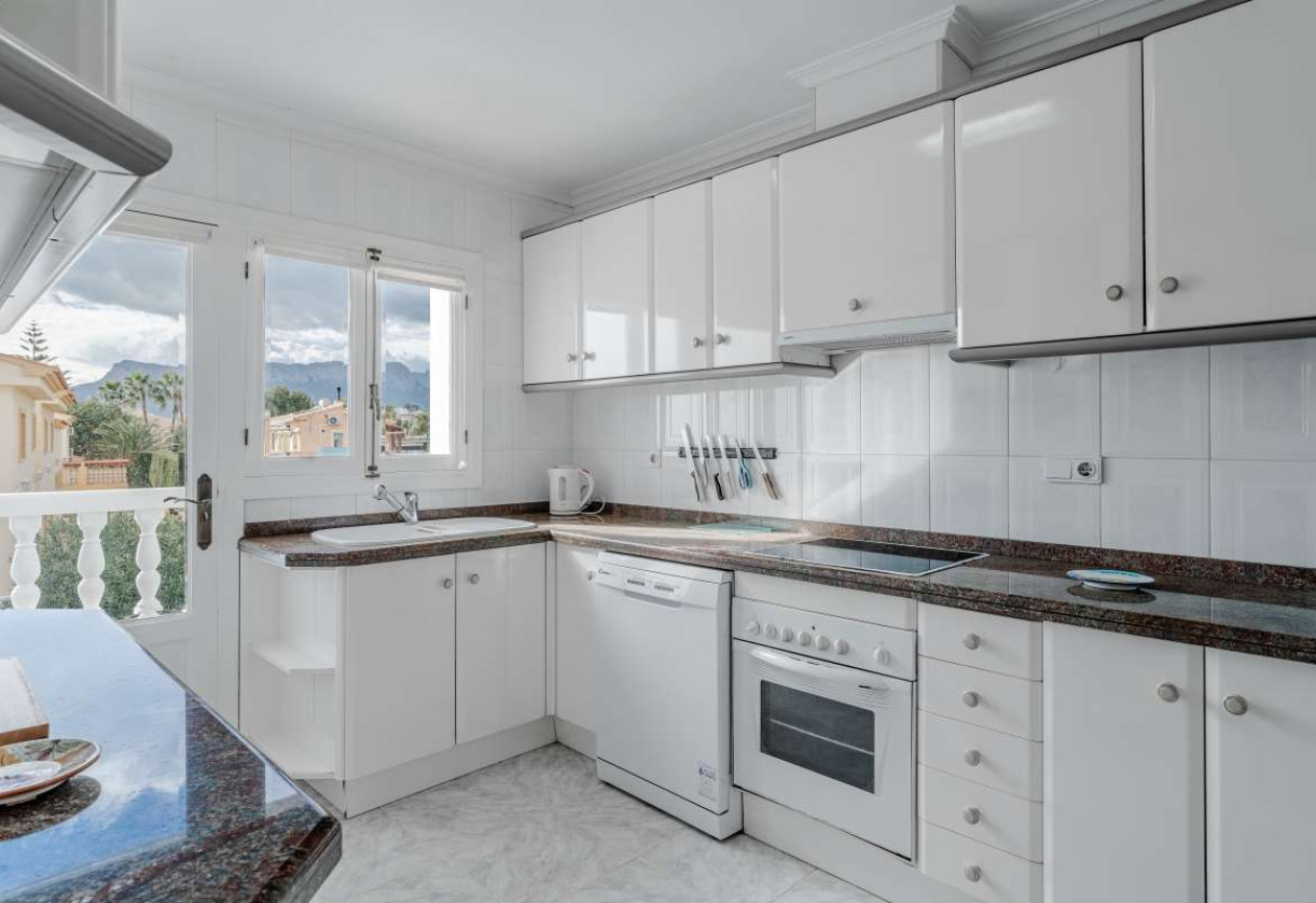 Resale · detached house · Calpe