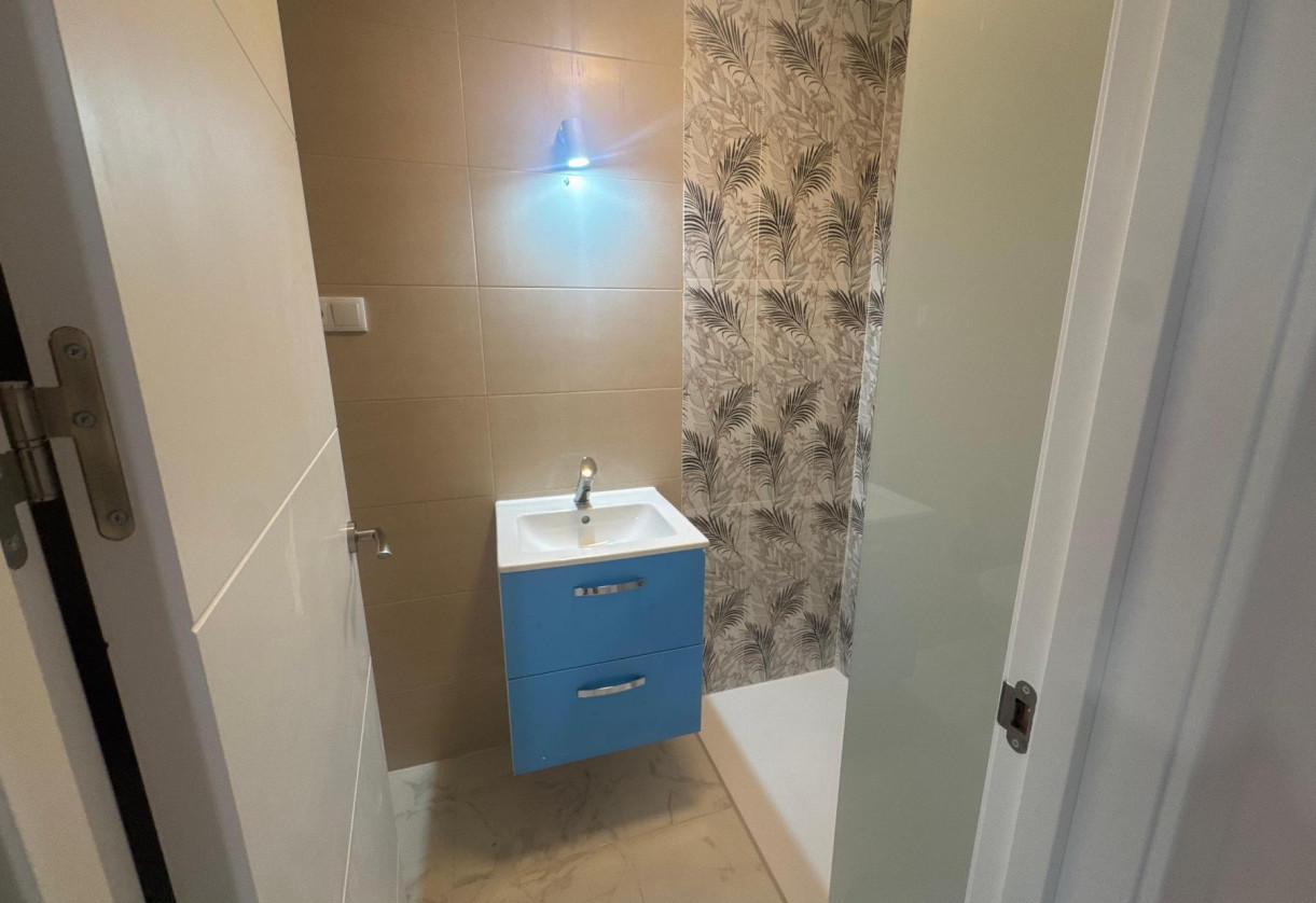 Sale · APARTAMENTO · Torrevieja · Muelle Pesquero