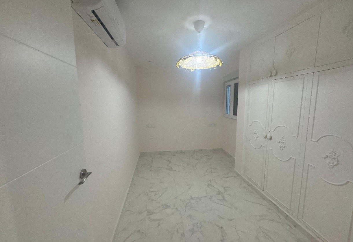 Sale · APARTAMENTO · Torrevieja · Muelle Pesquero