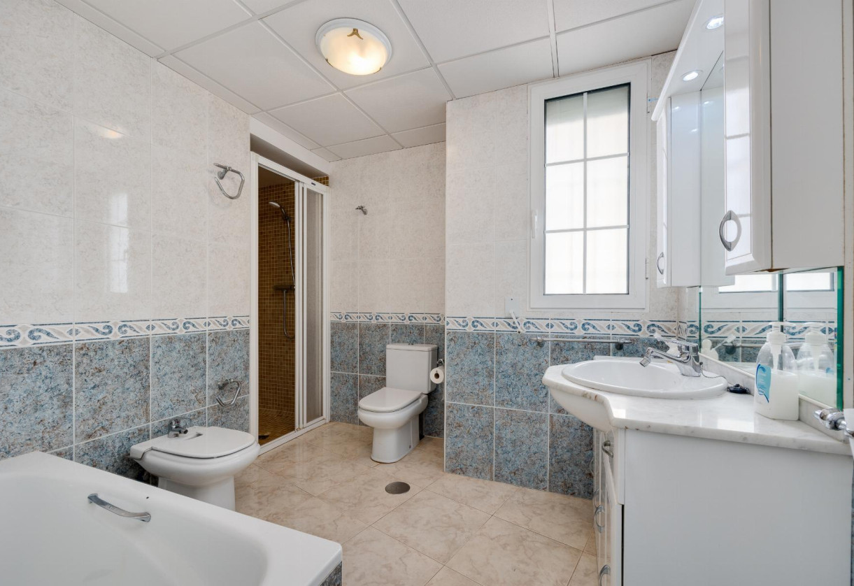 Rynek wtórny · APARTAMENTO · Torrevieja · Playa del Acequión