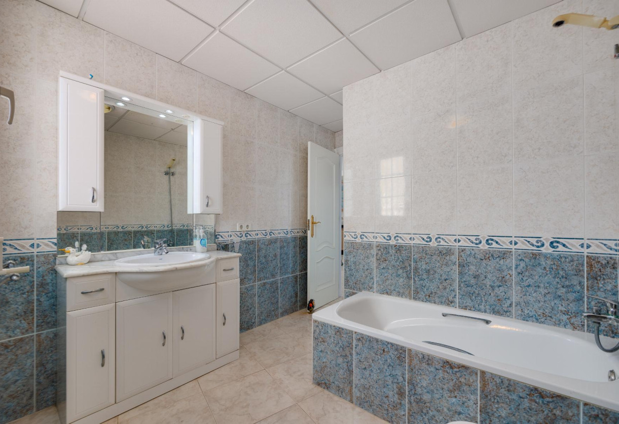 Rynek wtórny · APARTAMENTO · Torrevieja · Playa del Acequión