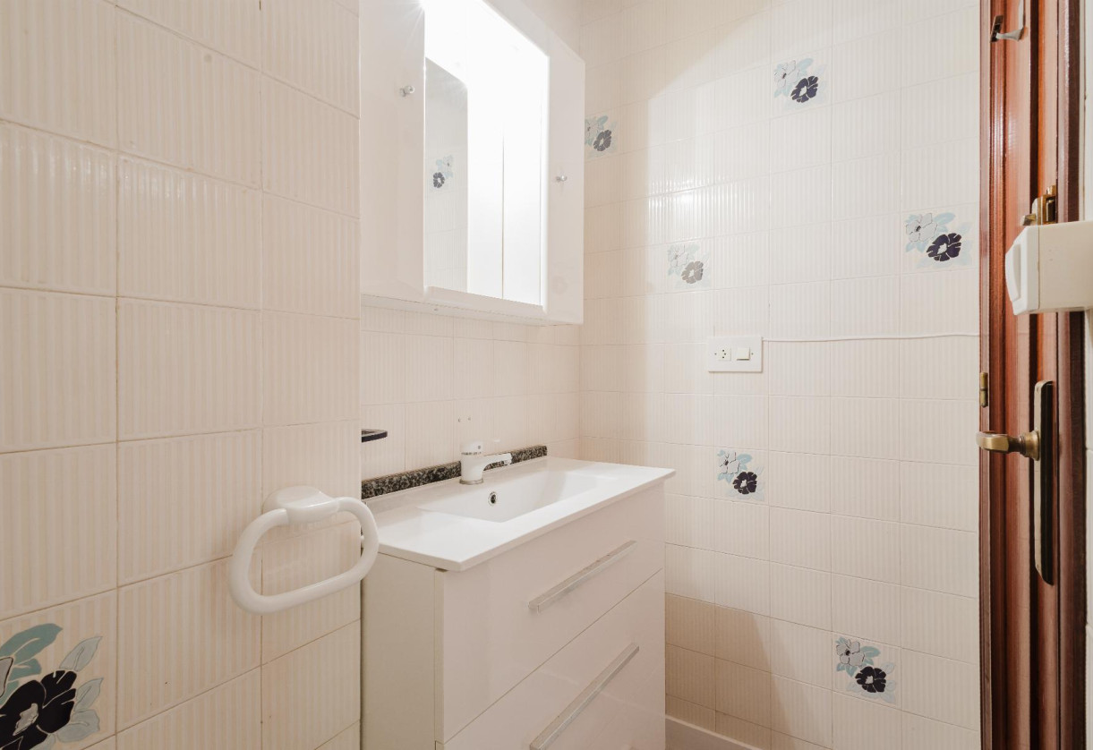 Rynek wtórny · APARTAMENTO · Torrevieja · Playa del Acequión