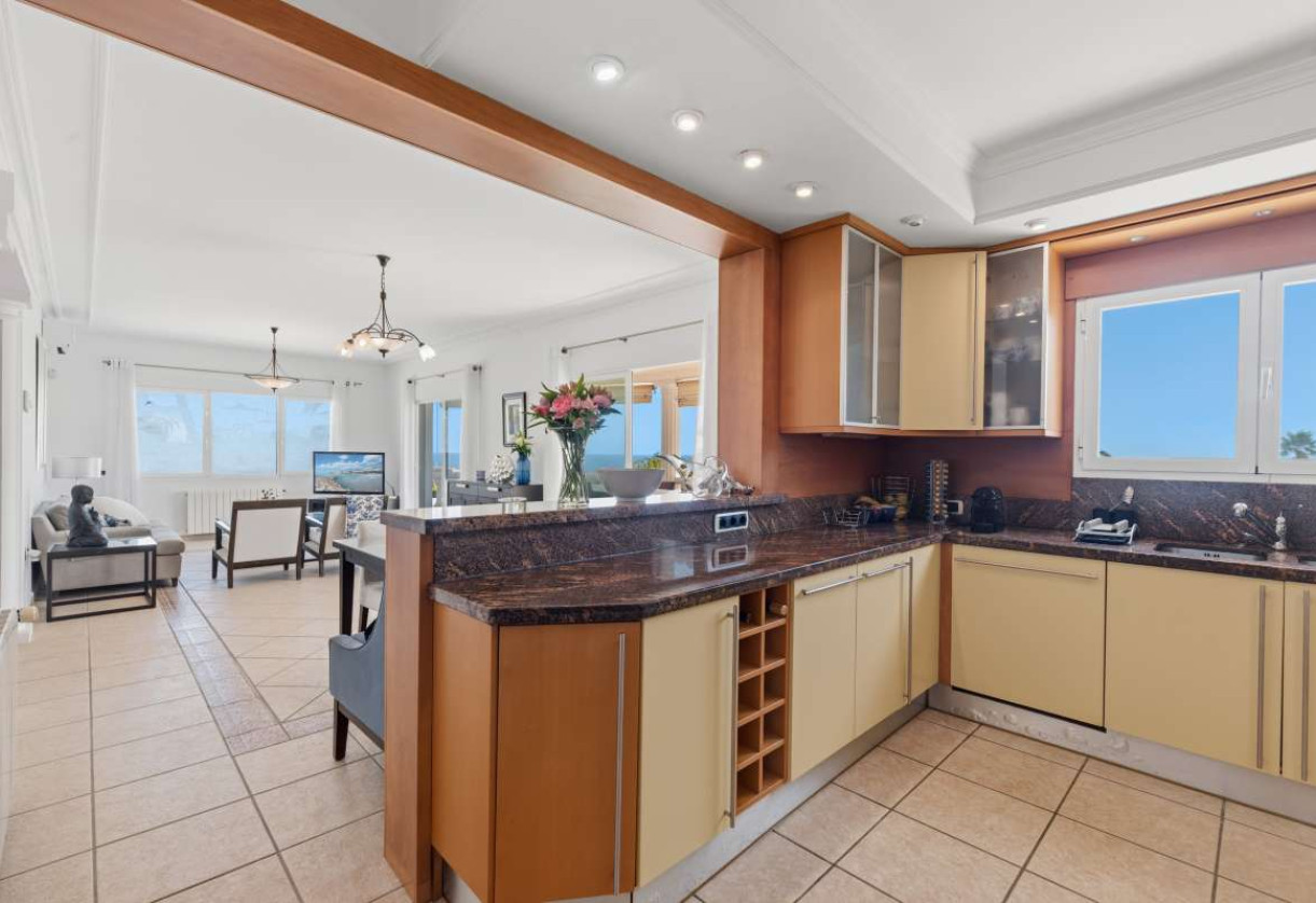 Resale · detached house · Les Bassetes