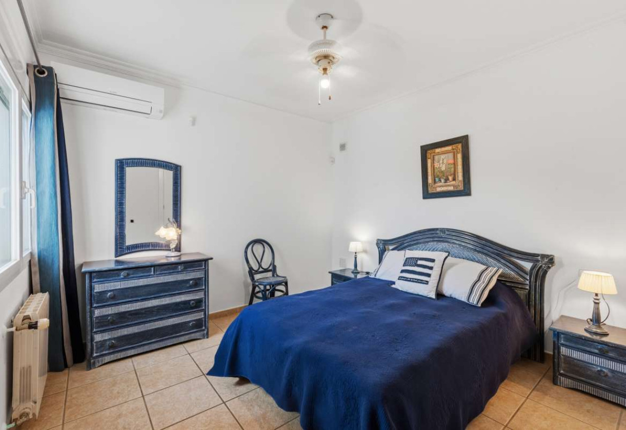 Resale · detached house · Les Bassetes