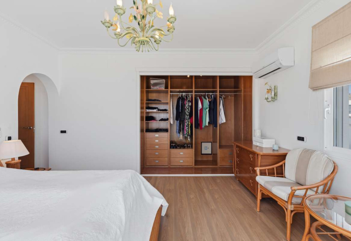 Resale · detached house · Les Bassetes